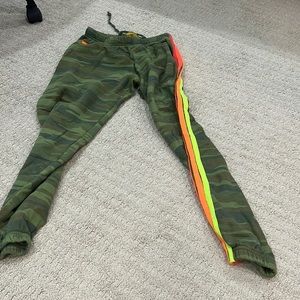 GREEN CANO AV SWEATS W/NEON STRIPE
